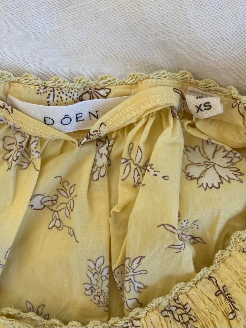 Doen Tennessee Yellow Floral Puff-Sleeve Button Front Top - Picture 2 of 3